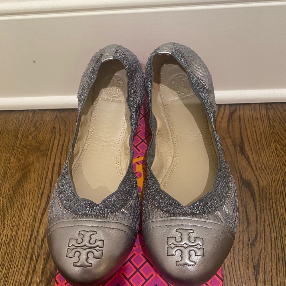 Tory Burch Gray Flats Stylish Loafers